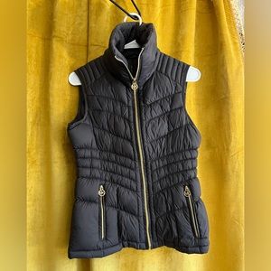 Michael Kors Grey puffer vest size Small